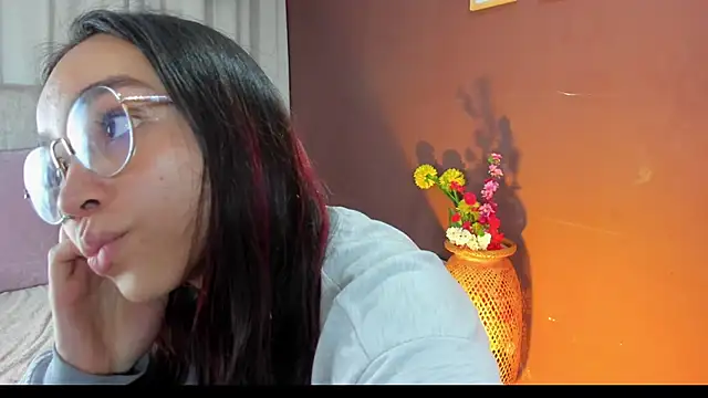 Dafne Mel online show from November 2025 08:09:02 PM