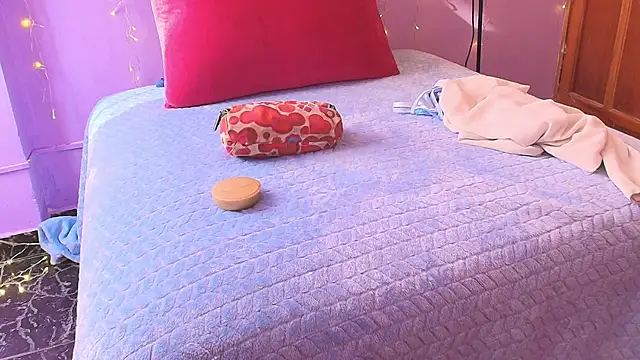 Dafne Mel online show from November 2025 12:50:02 PM