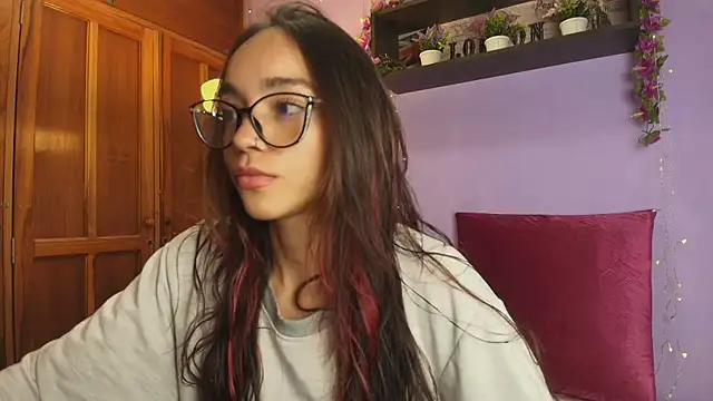 Dafne Mel online show from October 2025 07:49:01 PM