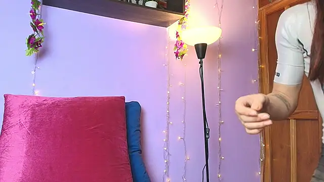 Dafne Mel online show from November 2025 12:42:02 PM