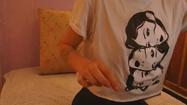 Dafne Mel online show from November 2025 12:52:01 PM