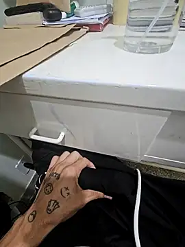 Saraiva2002 online show from December 2025 01:24:02 PM