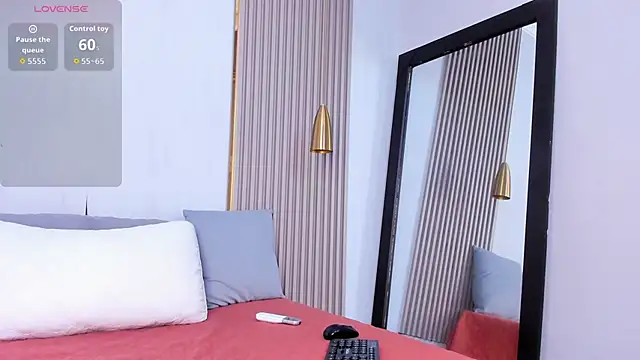 Skylar Smith  online show from October 2025 12:37:02 PM