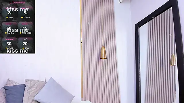 Skylar Smith  online show from December 2025 12:37:01 PM