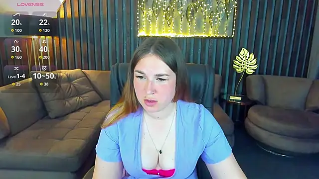 Snapshot of Sofii_darling chatting on June 2026 04:30:01 PM Sofii darling online show from June 2026 04:30:01 PM