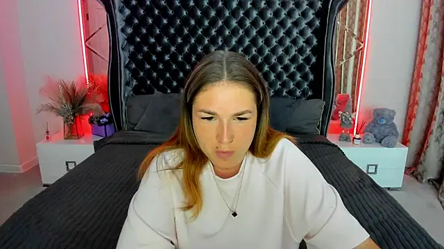 Snapshot of Sofii_darling chatting on June 2026 04:17:02 PM Sofii darling online show from June 2026 04:17:02 PM