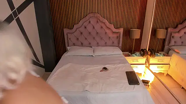 Starbutterflyy  online show from October 2025 04:11:01 AM