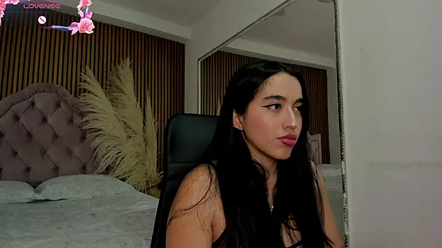 Snapshot of Starbutterflyy_ chatting on February 2026 04:53:02 AM Starbutterflyy online show from February 2026 04:53:02 AM