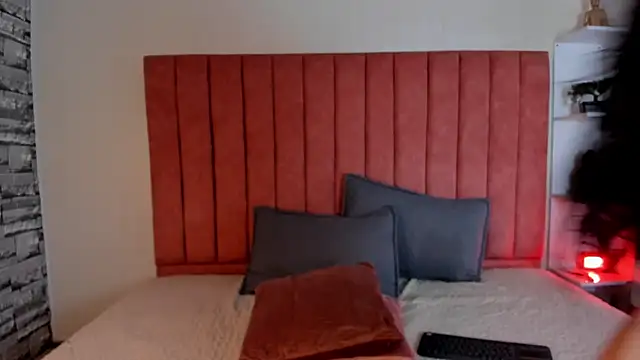 ashley Olsen online show from November 2025 03:10:02 AM