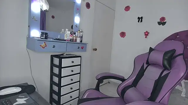 Snapshot of soffy_rosses chatting on June 2026 03:33:02 AM soffy rosses online show from June 2026 03:33:02 AM