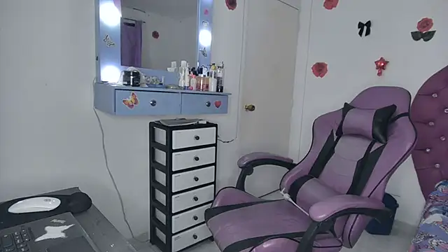 Snapshot of soffy_rosses chatting on June 2026 01:55:01 AM soffy rosses online show from June 2026 01:55:01 AM