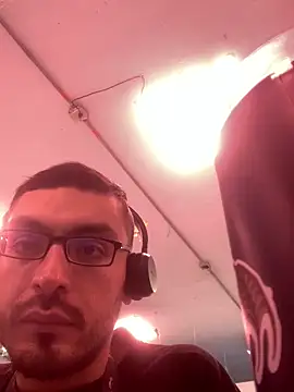 malek xarx  online show from December 2025 03:03:02 PM