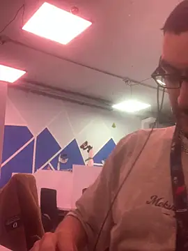 malek xarx  online show from December 2025 03:00:02 PM