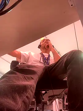 malek xarx  online show from November 2025 03:23:01 PM