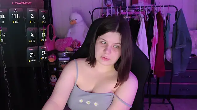 AmyVibess online show from April 2026 07:10:02 PM