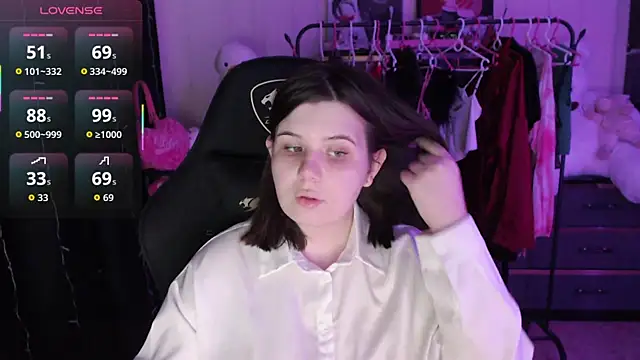 AmyVibess online show from July 2026 06:05:01 PM