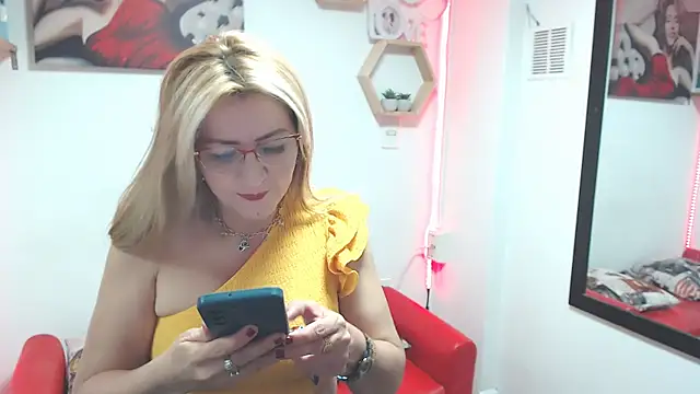 DIVAX MONSERRAT online show from October 2025 06:09:02 PM