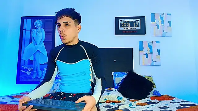 Luke Stone online show from October 2025 06:51:01 PM