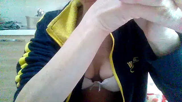 Kelly80 online show from March 2026 11:47:01 AM