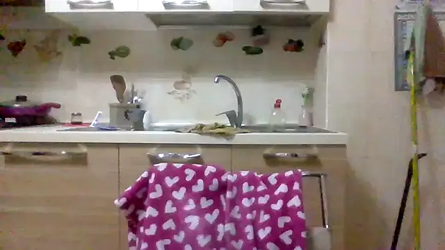 Snapshot of Kelly80 chatting on December 2025 05:06:02 AM Kelly80 online show from December 2025 05:06:02 AM