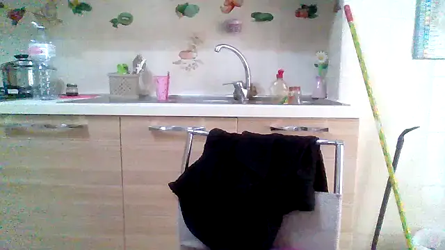 Snapshot of Kelly80 chatting on November 2025 08:37:01 AM Kelly80 online show from November 2025 08:37:01 AM