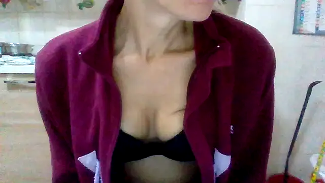 Snapshot of Kelly80 chatting on November 2025 04:05:02 AM Kelly80 online show from November 2025 04:05:02 AM