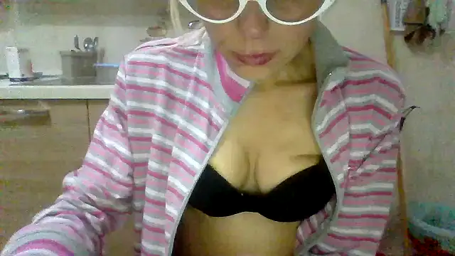 Snapshot of Kelly80 chatting on May 2026 02:51:02 AM Kelly80 online show from May 2026 02:51:02 AM