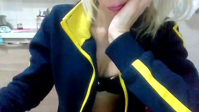 Snapshot of Kelly80 chatting on October 2025 04:44:01 AM Kelly80 online show from October 2025 04:44:01 AM