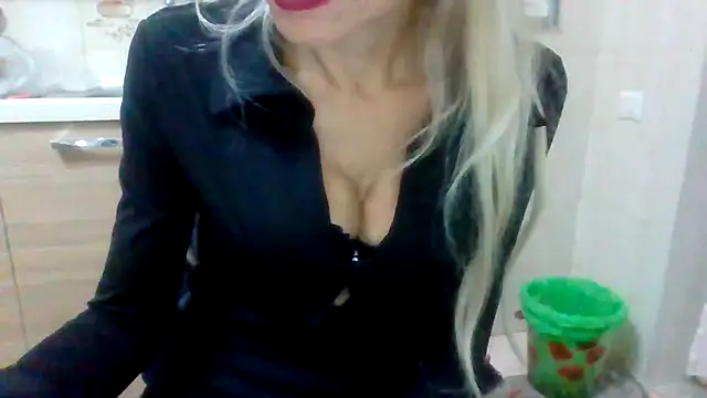 Snapshot of Kelly80 chatting on October 2025 04:28:01 PM Kelly80 online show from October 2025 04:28:01 PM