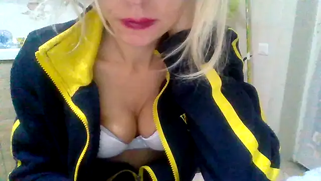 Snapshot of Kelly80 chatting on November 2025 04:18:02 PM Kelly80 online show from November 2025 04:18:02 PM