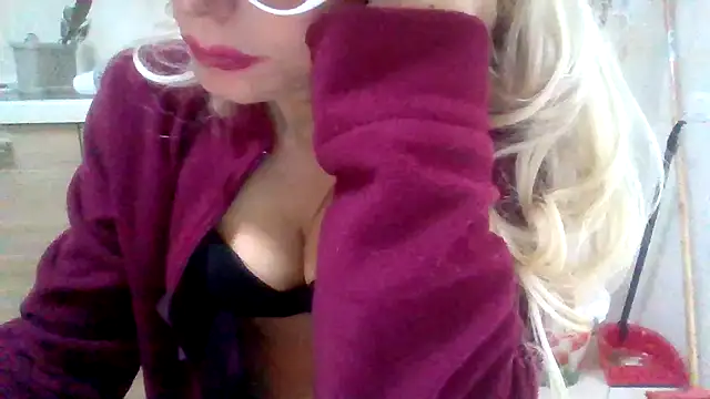 Kelly80 online show from March 2026 04:30:02 PM