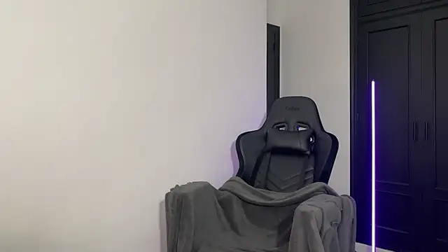 s meow online show from December 2025 09:07:02 PM