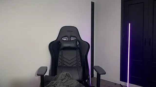 s meow online show from November 2025 10:21:01 PM