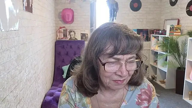 Betty Brick online show from May 2026 12:56:01 PM