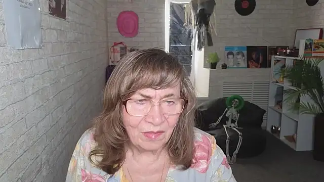 Betty Brick online show from May 2026 02:14:01 PM
