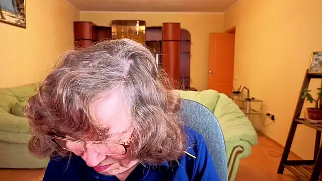 Snapshot of Betty_Brick chatting on December 2025 05:03:02 PM Betty Brick online show from December 2025 05:03:02 PM