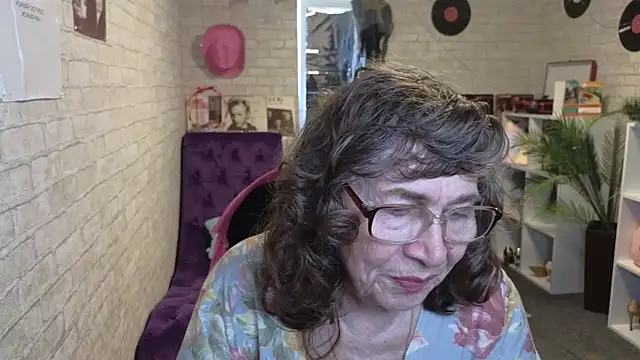 Betty Brick online show from May 2026 07:38:01 AM