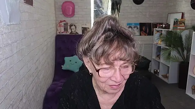 Betty Brick online show from May 2026 03:23:02 PM