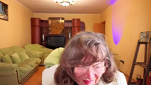 Betty Brick online show from December 2025 12:33:01 AM