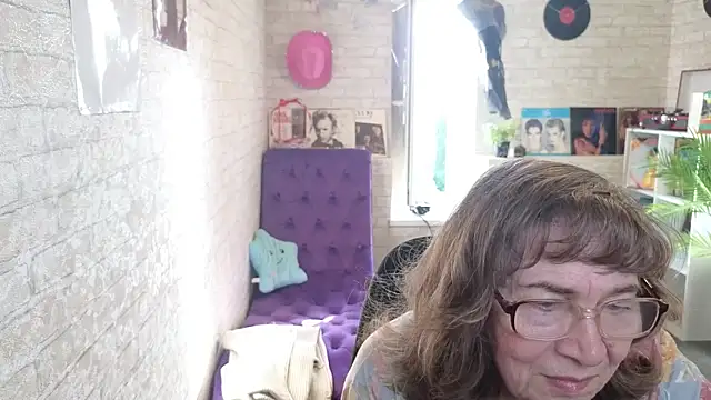 Betty Brick online show from May 2026 03:17:02 PM