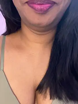 Snapshot of tamil_Aarathi chatting on May 2026 05:22:01 PM tamil Aarathi online show from May 2026 05:22:01 PM