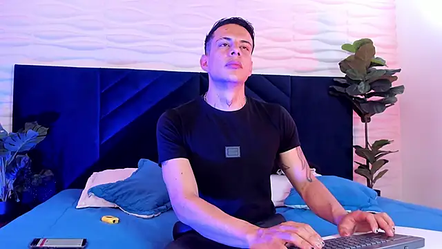 Dustin Sonne online show from December 2025 03:49:02 AM