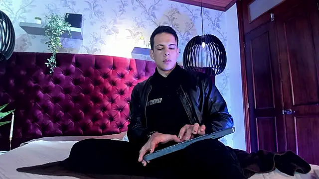 Dustin Sonne online show from November 2025 03:38:01 AM