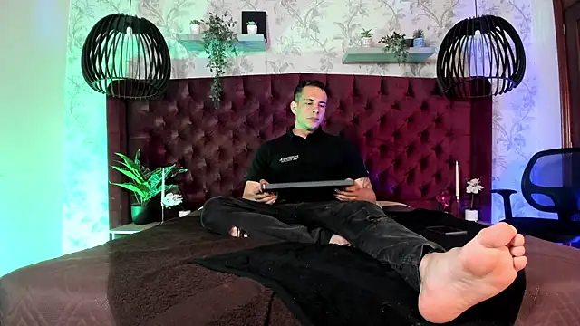 Snapshot of Dustin_Sonne chatting on April 2026 03:46:02 AM Dustin Sonne online show from April 2026 03:46:02 AM