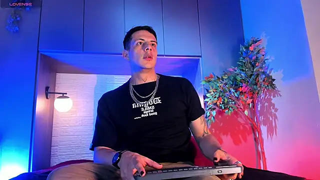 Dustin Sonne online show from December 2025 03:46:02 AM