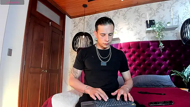 Dustin Sonne online show from November 2025 03:45:02 AM