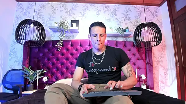 Snapshot of Dustin_Sonne chatting on March 2026 03:31:02 AM Dustin Sonne online show from March 2026 03:31:02 AM