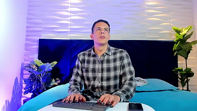 Snapshot of Dustin_Sonne chatting on April 2026 03:32:02 AM Dustin Sonne online show from April 2026 03:32:02 AM