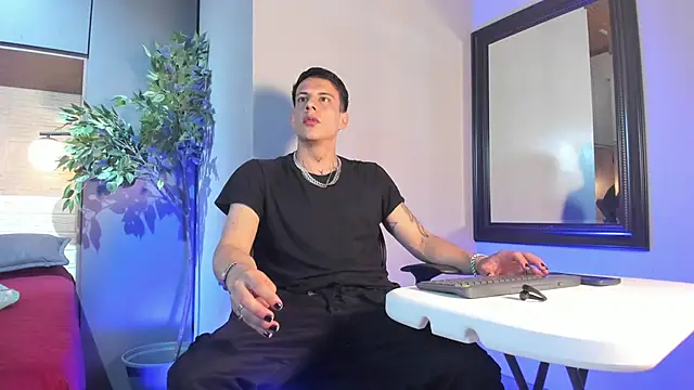 Snapshot of Dustin_Sonne chatting on June 2026 09:26:01 PM Dustin Sonne online show from June 2026 09:26:01 PM