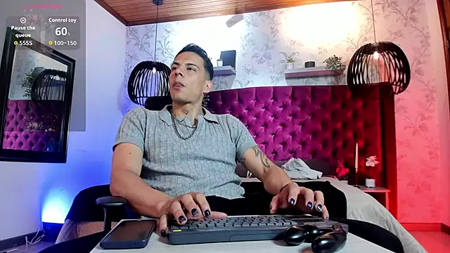 Snapshot of Dustin_Sonne chatting on June 2026 03:39:02 AM Dustin Sonne online show from June 2026 03:39:02 AM